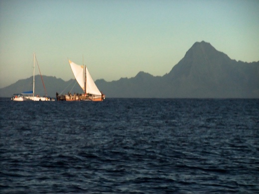passage devant Moorea, juil 2010 passage devant Moorea