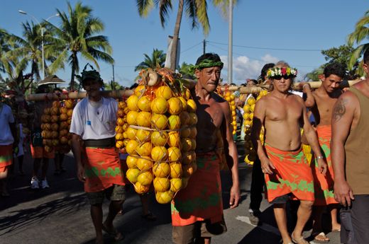 défilé des porteurs d'oranges