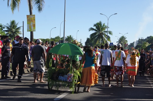 défilé des porteurs d'oranges