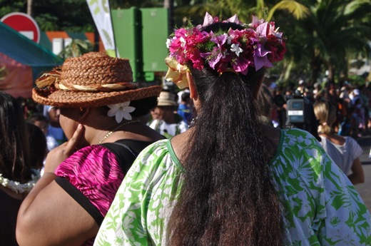 couronne et chapeau