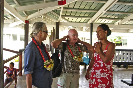 remise des colliers de fleurs et graines, nov 2010 remise des colliers de fleurs et graines