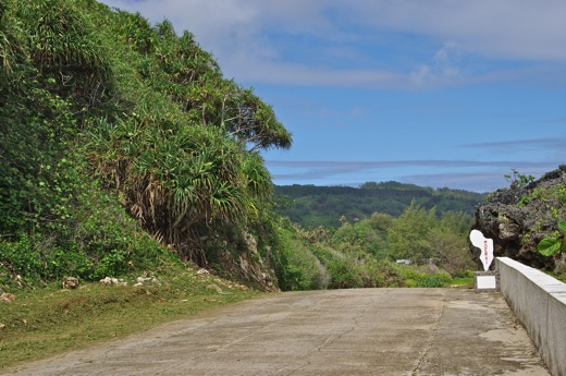 Rurutu : route pointe Arei, dec 2010 Rurutu : route pointe Arei