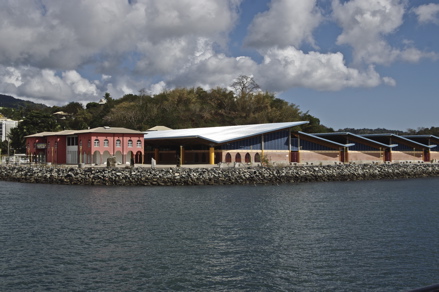 Office du tourisme et le grand marché couvert Office du tourisme et le grand marché couvert